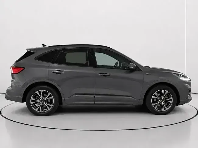 Usado Ford Kuga ST-Line 150 CV (110 kW) 2022 Gris / plata SUV