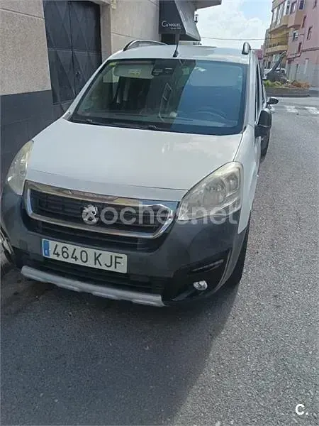 Usado Peugeot Partner Tepee Active 110 CV (80 kW) 2016 Blanco Monovolumen