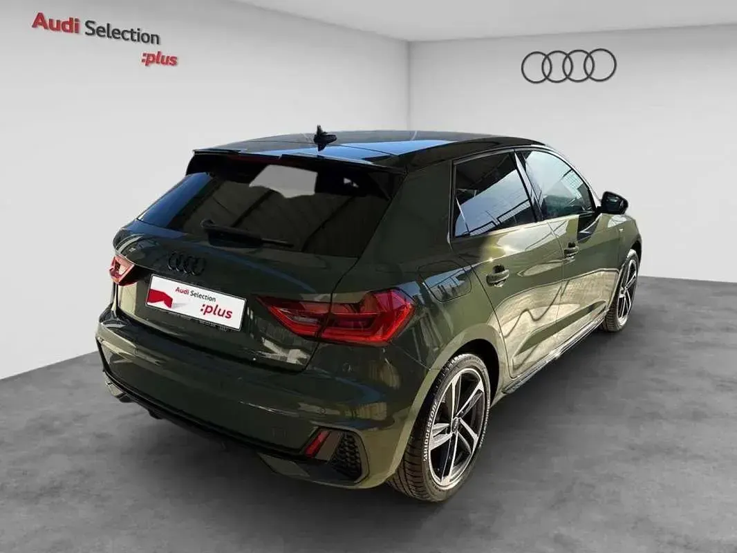 Usado Audi A1 Sportback Black Edition 116 CV (85 kW) 2026 Verde Utilitario