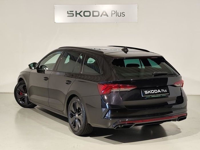 Negro Usado 2024 Skoda Octavia RS Familiar | 32.900 € - Imagen 1/4
