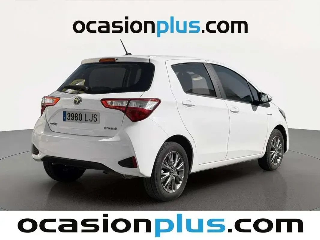 Usado Toyota Yaris Active 99 CV (72 kW) 2020 Blanco Utilitario
