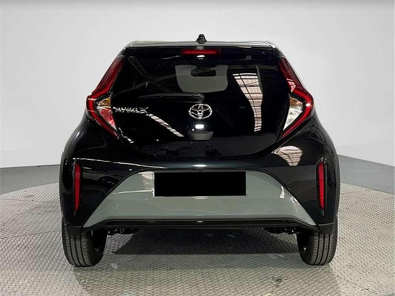 Usado Toyota Aygo X 72 CV (52 kW) 2025 Bitono urban khahi SUV