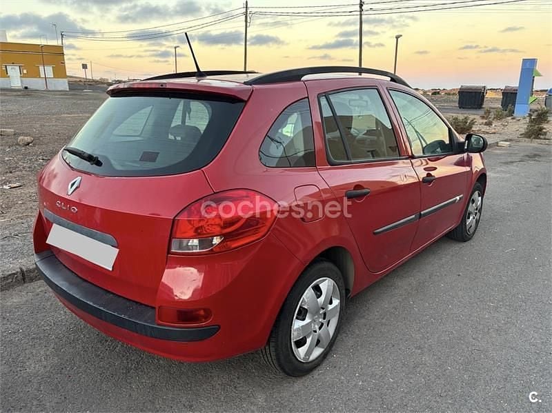 Rojo Usado 2010 Renault Clio GrandTour Authentique Familiar | 2500 € (Buen precio) - Imagen 1/4