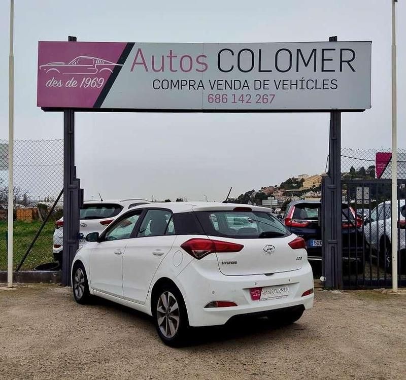 Usado Hyundai i20 84 CV (61 kW) 2015 Blanco Utilitario
