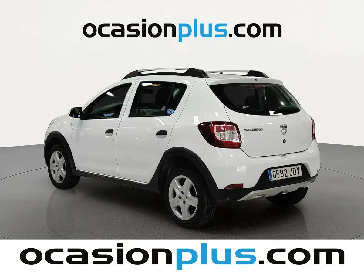 Usado Dacia Sandero Stepway 90 CV (66 kW) 2015 Blanco Utilitario