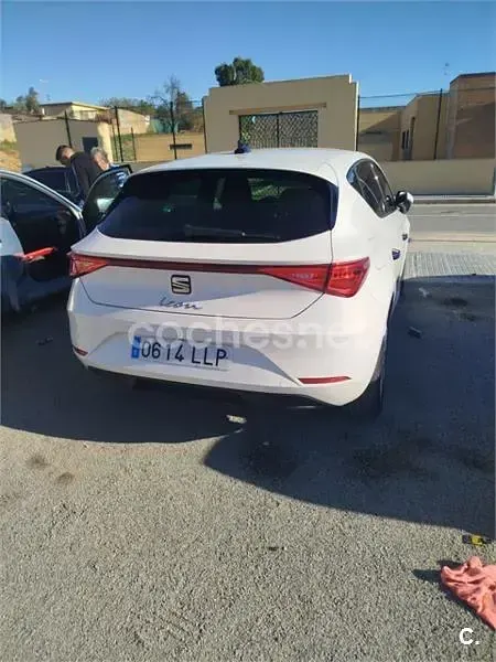 Usado Seat Leon Style 110 CV (80 kW) 2020 Blanco Berlina