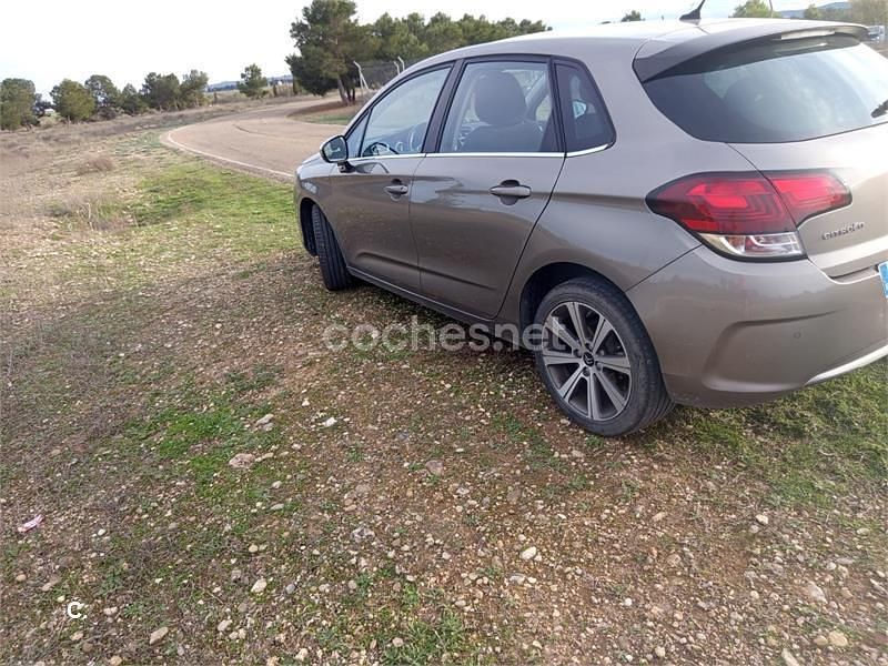 Usado Citroën C4 Feel 99 CV (72 kW) 2015 Gris / plata Berlina