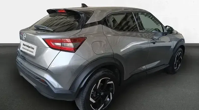 Usado Nissan Juke N-Connecta 114 CV (83 kW) 2024 Skline grey (metalizado) SUV