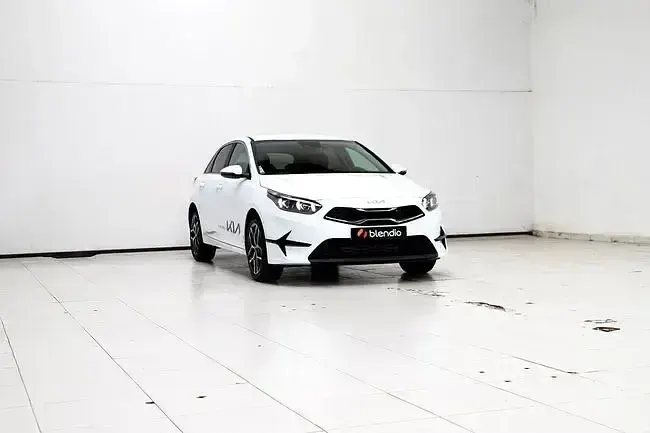 Usado Kia Ceed 160 CV (117 kW) 2024 Gris Utilitario