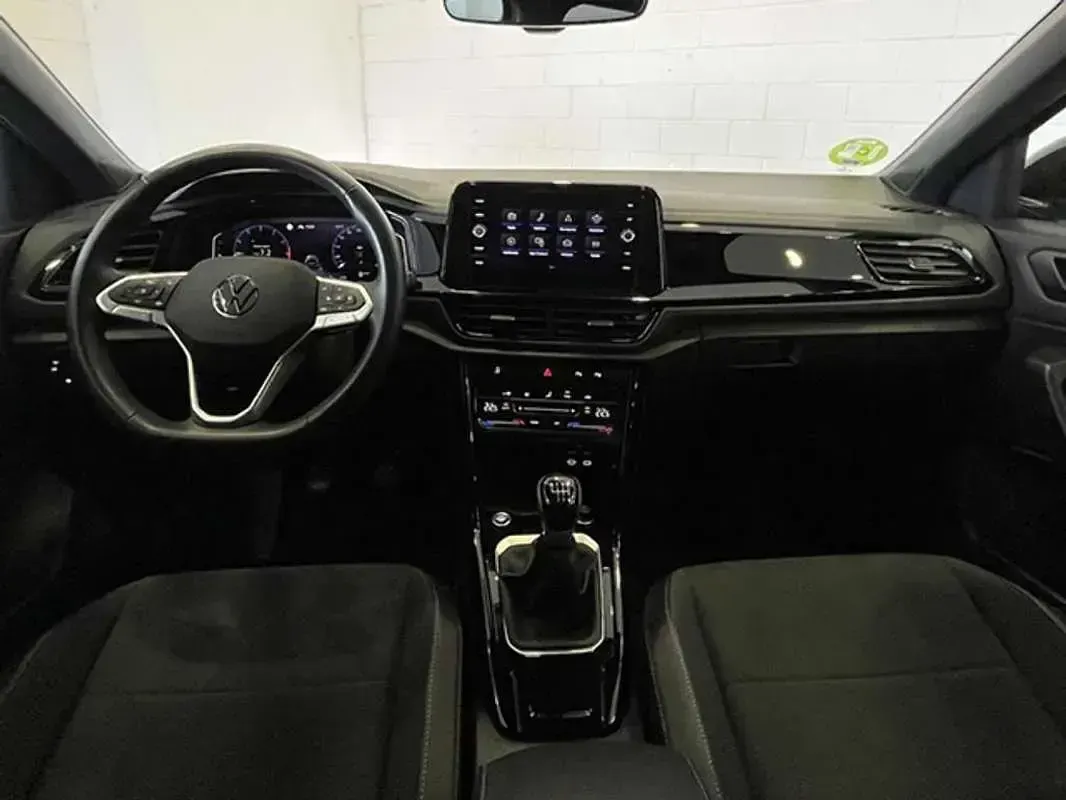 Usado VW T-Roc 116 CV (85 kW) 2025 Negro SUV