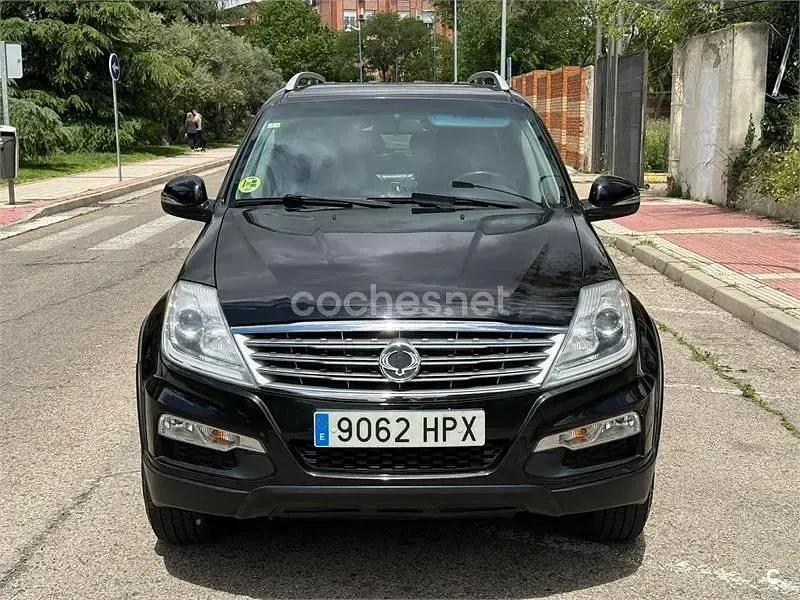 Usado SsangYong Rexton Premium Plus 155 CV (114 kW) 2013 Negro SUV