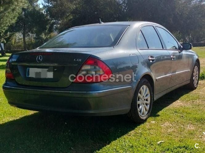 Usado Mercedes E280 Elegance 190 CV (139 kW) 2007 Gris / plata Berlina