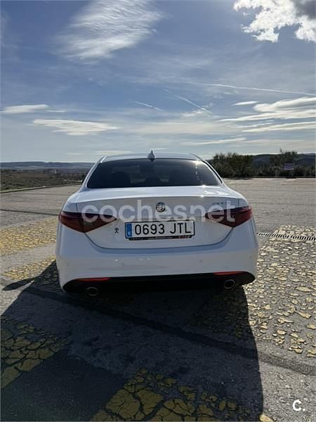 Usado Alfa Romeo Giulia Super 180 CV (132 kW) 2016 Blanco Berlina
