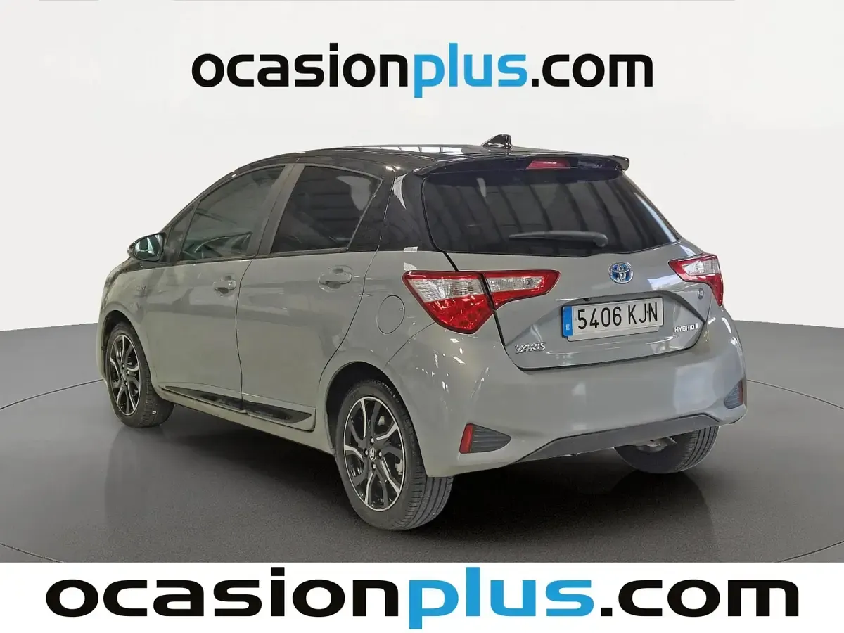 Usado Toyota Yaris Advance 100 CV (73 kW) 2018 Gris