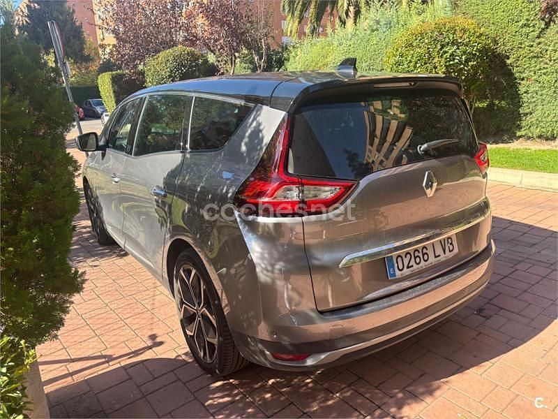 Usado Renault Grand Scénic IV Zen 140 CV (102 kW) 2021 Gris / plata Monovolumen