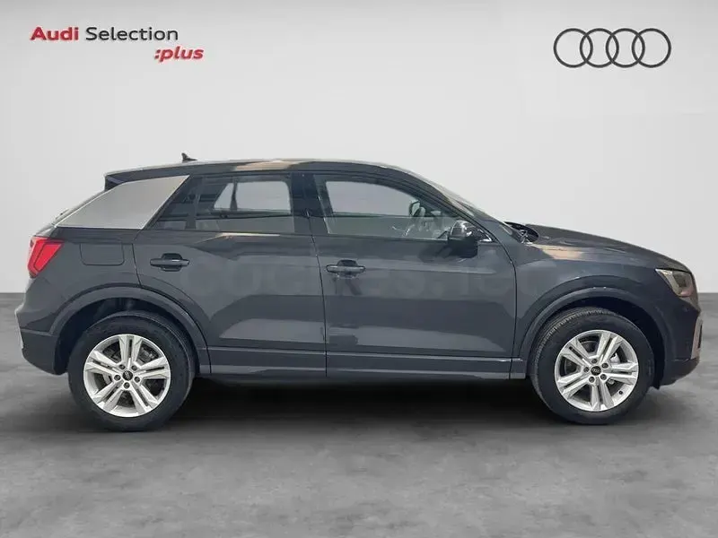 Usado Audi Q2 Advanced Plus 116 CV (85 kW) 2022 Gris / plata SUV