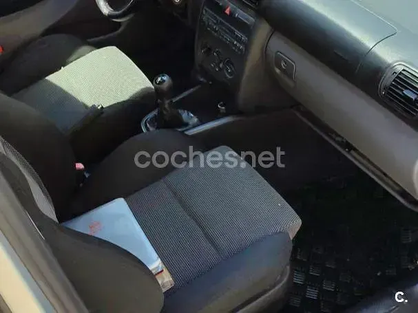 Usado Seat Leon 90 CV (66 kW) 2002 Gris / plata Utilitario