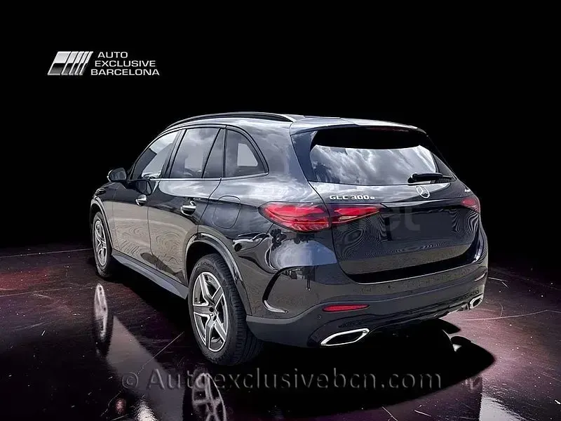 Usado Mercedes GLC300e 313 CV (230 kW) 2023 Gris / plata SUV