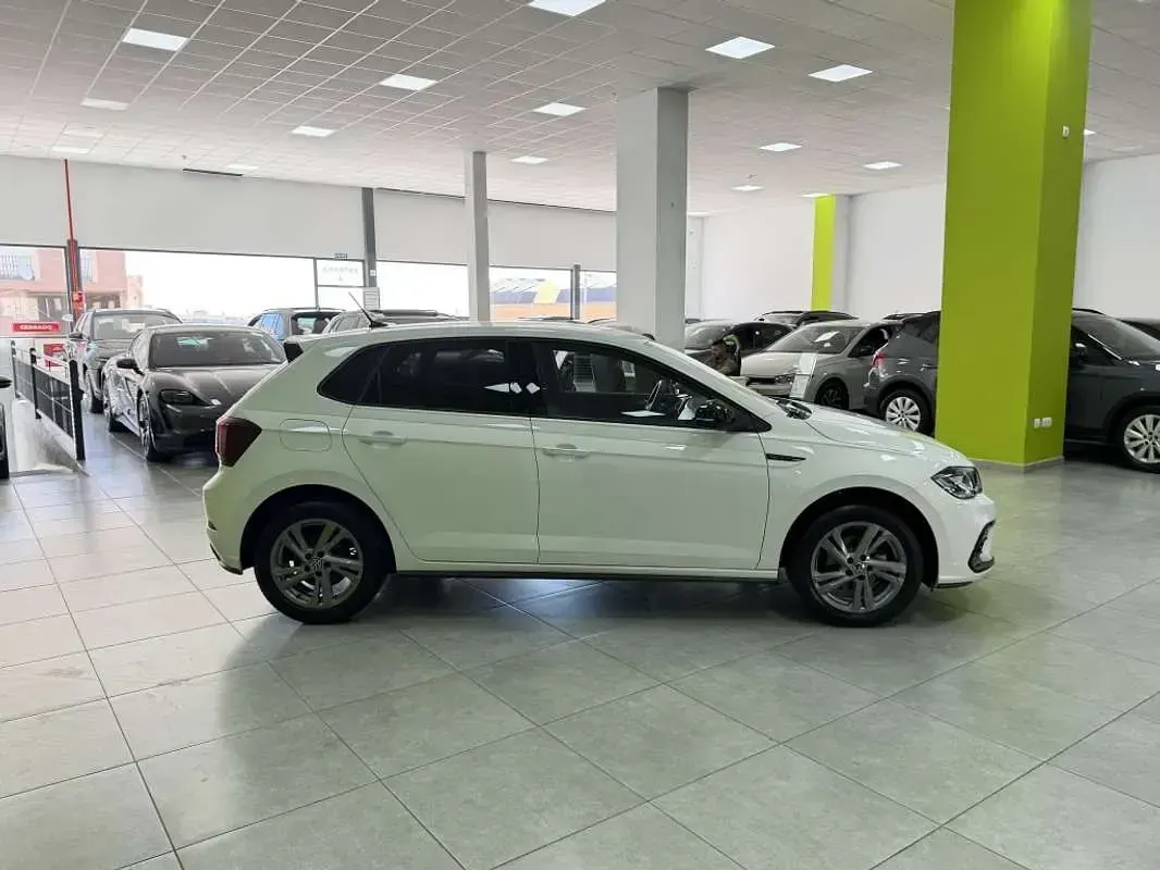 Usado VW Polo R-line 95 CV (69 kW) 2024 Blanco Utilitario