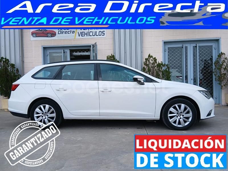Usado Seat Leon Style 110 CV (80 kW) 2016 Blanco Familiar