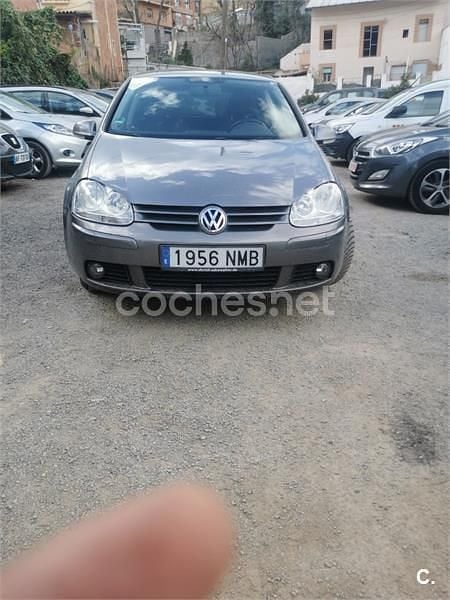Usado VW Golf V Highline 140 CV (102 kW) 2007 Gris / plata Berlina