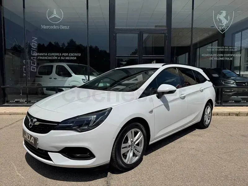 Usado Opel Astra GS Line 122 CV (89 kW) 2021 Blanco Familiar
