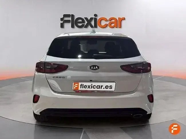 Usado Kia Ceed 136 CV (100 kW) 2019 Blanco Utilitario