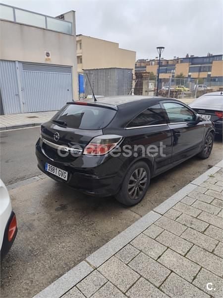 Usado Opel Astra GTC 110 CV (80 kW) 2010 Negro Berlina