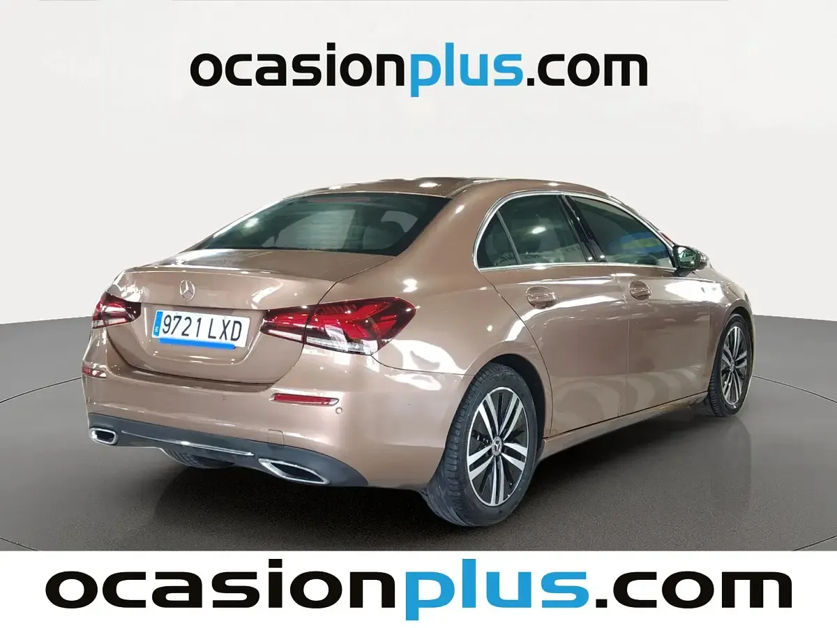 Usado Mercedes A180 116 CV (85 kW) 2022 Oro Berlina