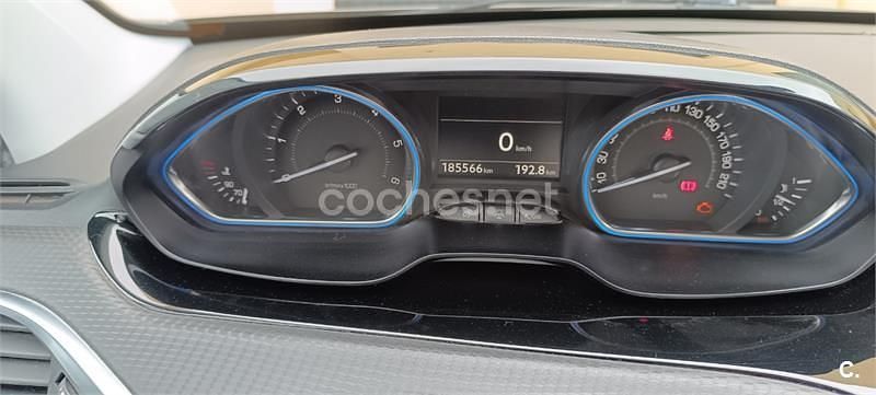 Usado Peugeot 2008 Active 120 CV (88 kW) 2014 Beige SUV