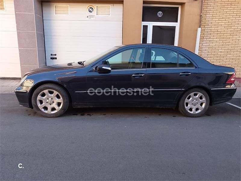 Usado Mercedes C220 Elegance 143 CV (105 kW) 2005 Azul Berlina