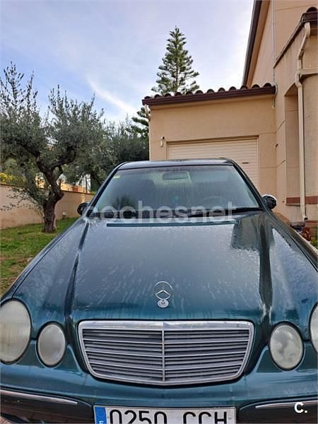 Usado Mercedes E250 Elegance 211 CV (155 kW) 2013 Verde Berlina