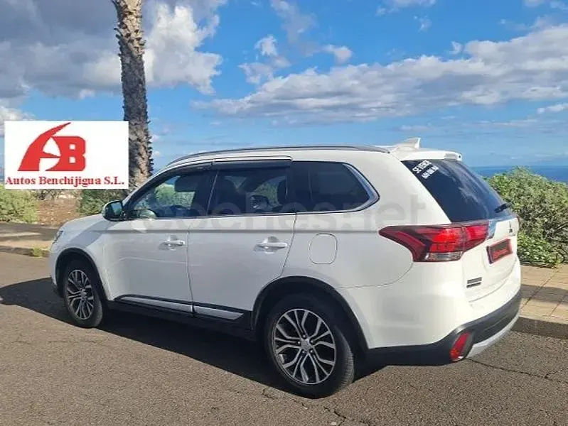 Usado Mitsubishi Outlander Motion 150 CV (110 kW) 2017 Blanco SUV