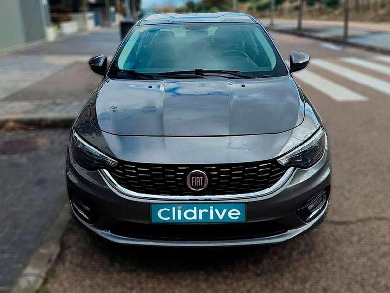Usado Fiat Tipo Easy 120 CV (88 kW) 2018 Gris Familiar