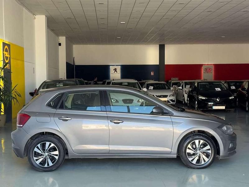 Usado VW Polo 73 CV (53 kW) 2017 Gris Berlina