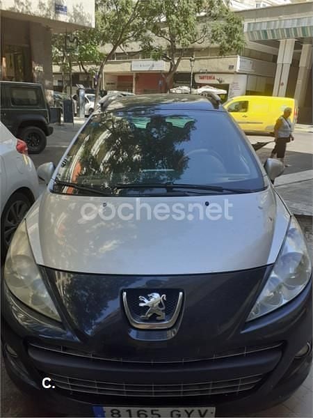 Usado Peugeot 207 Active 70 CV (51 kW) 2010 Gris / plata Berlina