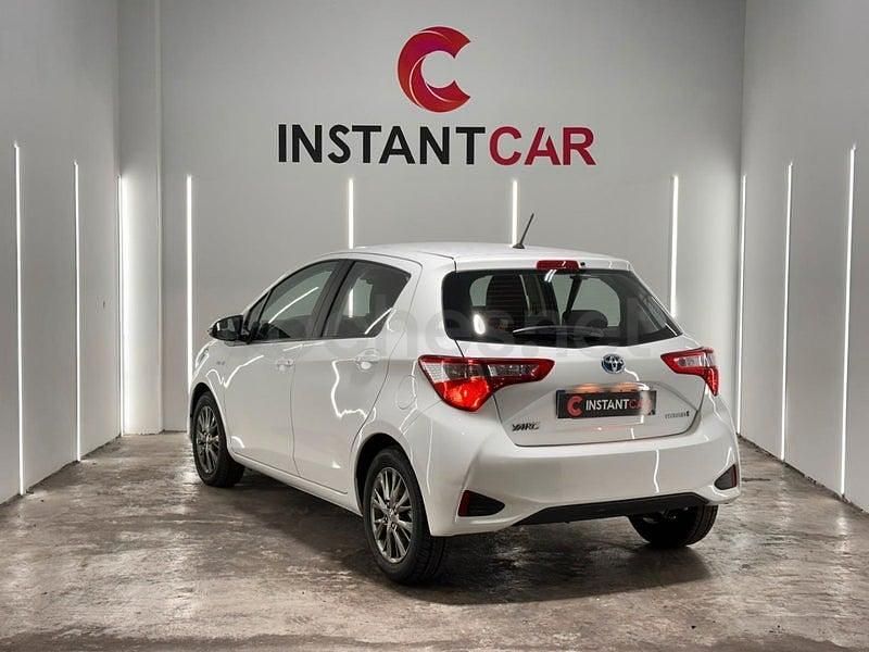 Käytetty Toyota Yaris Active 111 HP (81 kW) 2019 Valkoinen Sedan