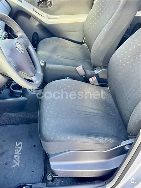 Usado Toyota Yaris 87 CV (63 kW) 2006 Gris / plata Berlina