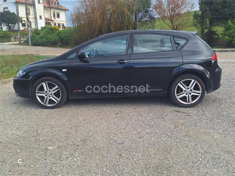 Usado Seat Leon Copa 105 CV (77 kW) 2013 Negro Berlina