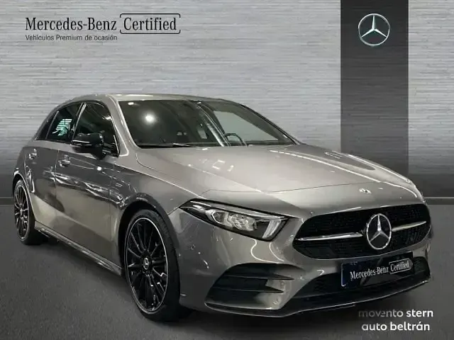 Usado Mercedes A200 AMG line 150 CV (110 kW) 2022 Gris / plata Berlina