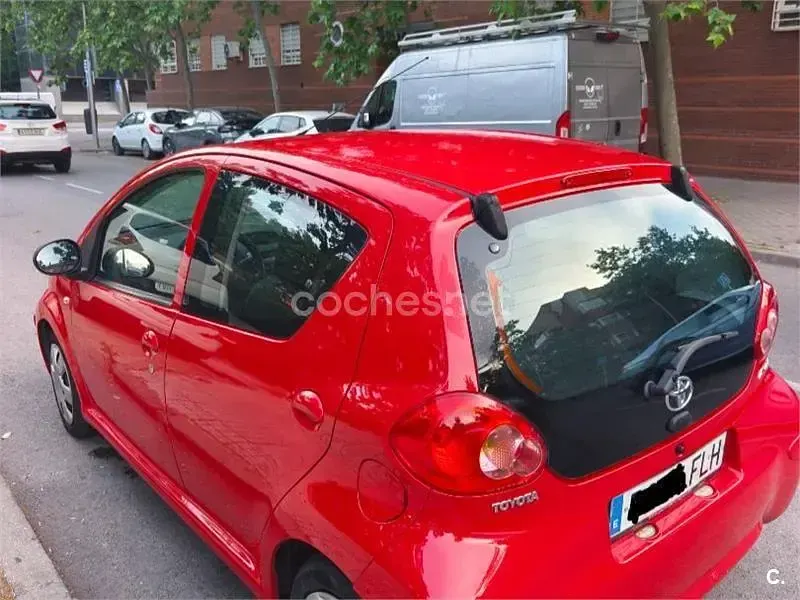 Używany Toyota Aygo 68 KM (50 kW) 2007 Czerwony Hatchback