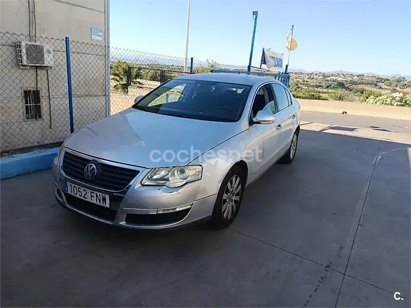 Usado VW Passat Advance 140 CV (102 kW) 2007 Gris / plata Berlina