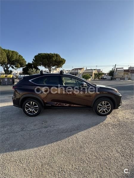 Usado Lexus NX300h Executive Line 197 CV (144 kW) 2018 Granate SUV