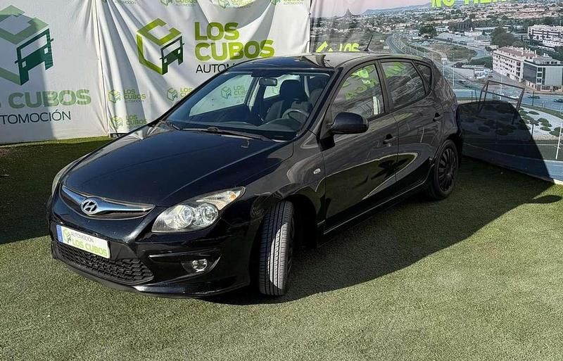 Usado Hyundai i30 Style 114 CV (83 kW) 2011 Negro Utilitario