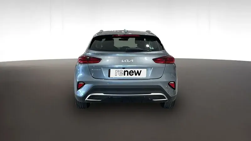 Usado Kia XCeed 100 CV (73 kW) 2024 Gris SUV