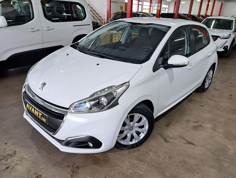 Usado Peugeot 208 Active 100 CV (73 kW) 2019 Blanco Utilitario