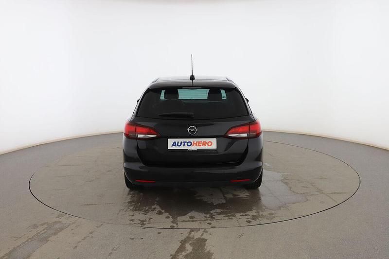 Usado Opel Astra Design & Tech 145 CV (106 kW) 2022 Negro Familiar