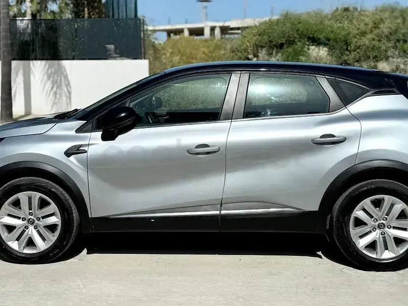 Usado Renault Captur Zen 115 CV (84 kW) 2020 Gris / plata SUV
