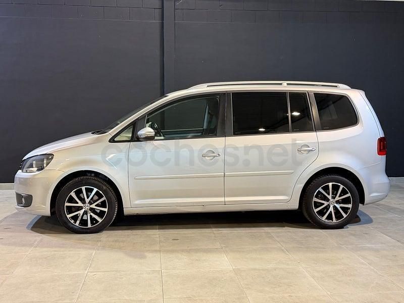 Usado VW Touran Edition 105 CV (77 kW) 2014 Gris / plata Monovolumen