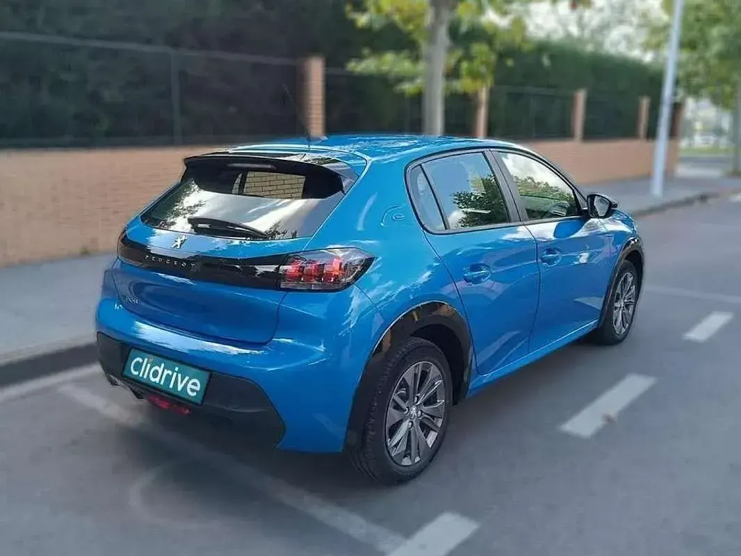 Usado Peugeot e-208 Active 100 kW (136 CV) 2023 Azul Utilitario